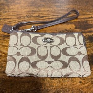 Coach tan brown wristlet S2